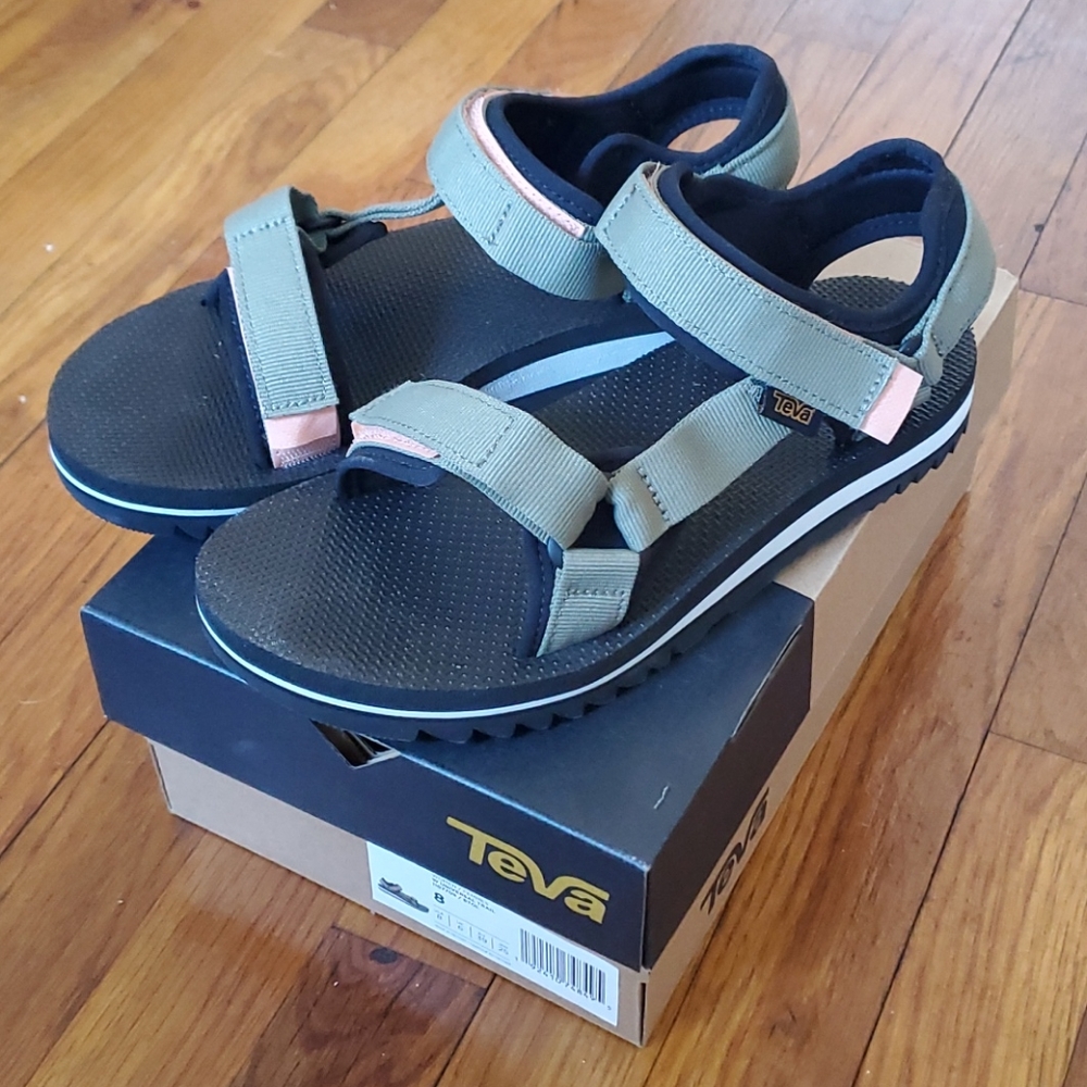 Teva Universal Trail - Brand New